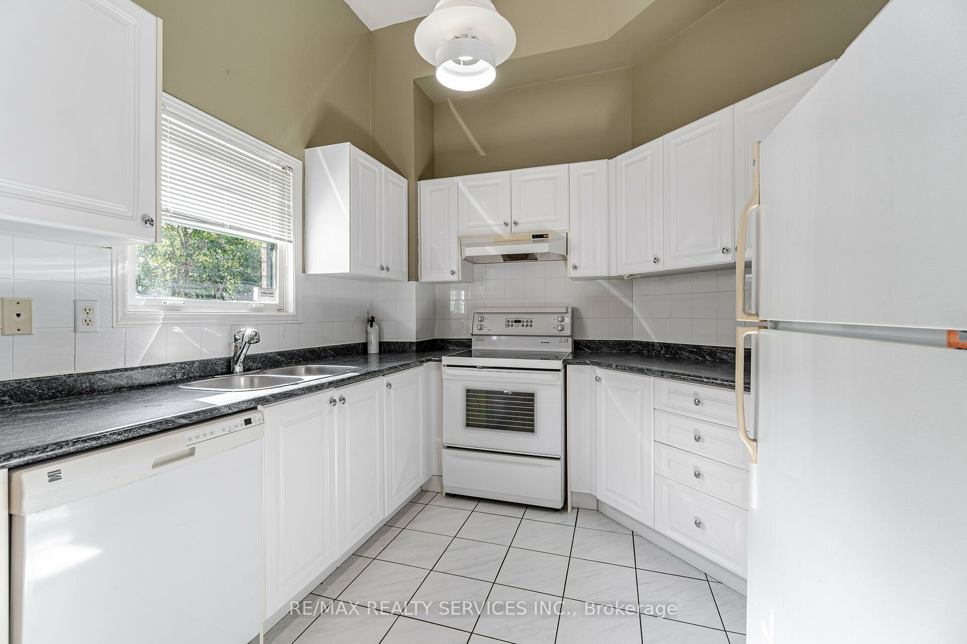 44 Provincial Place