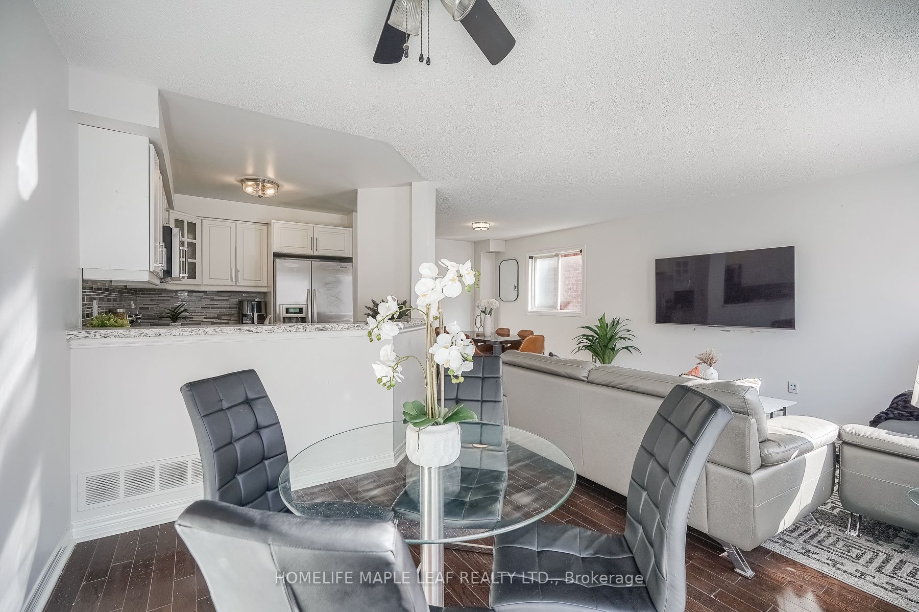 51 Pineview Crescent