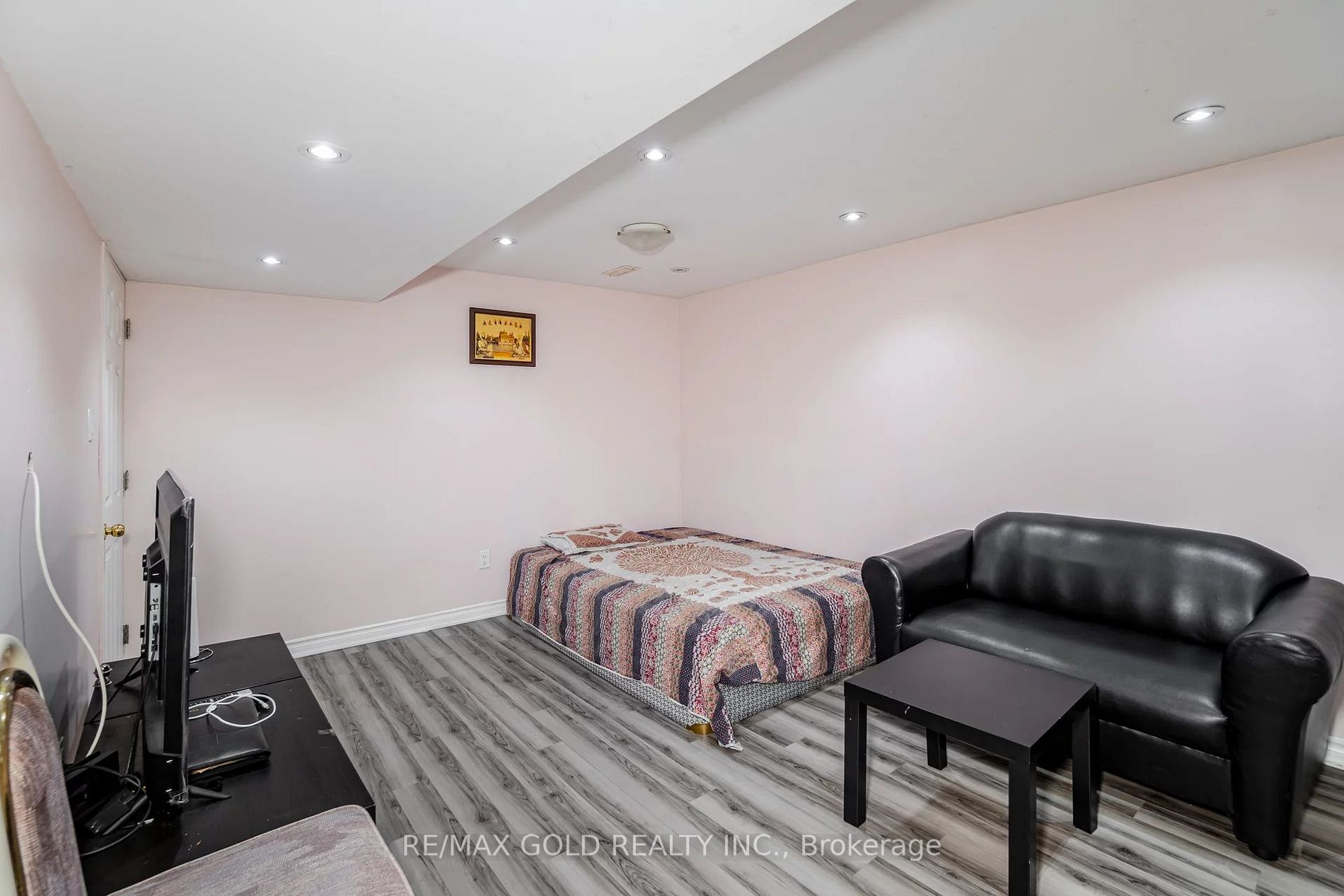 8 Jessop Drive