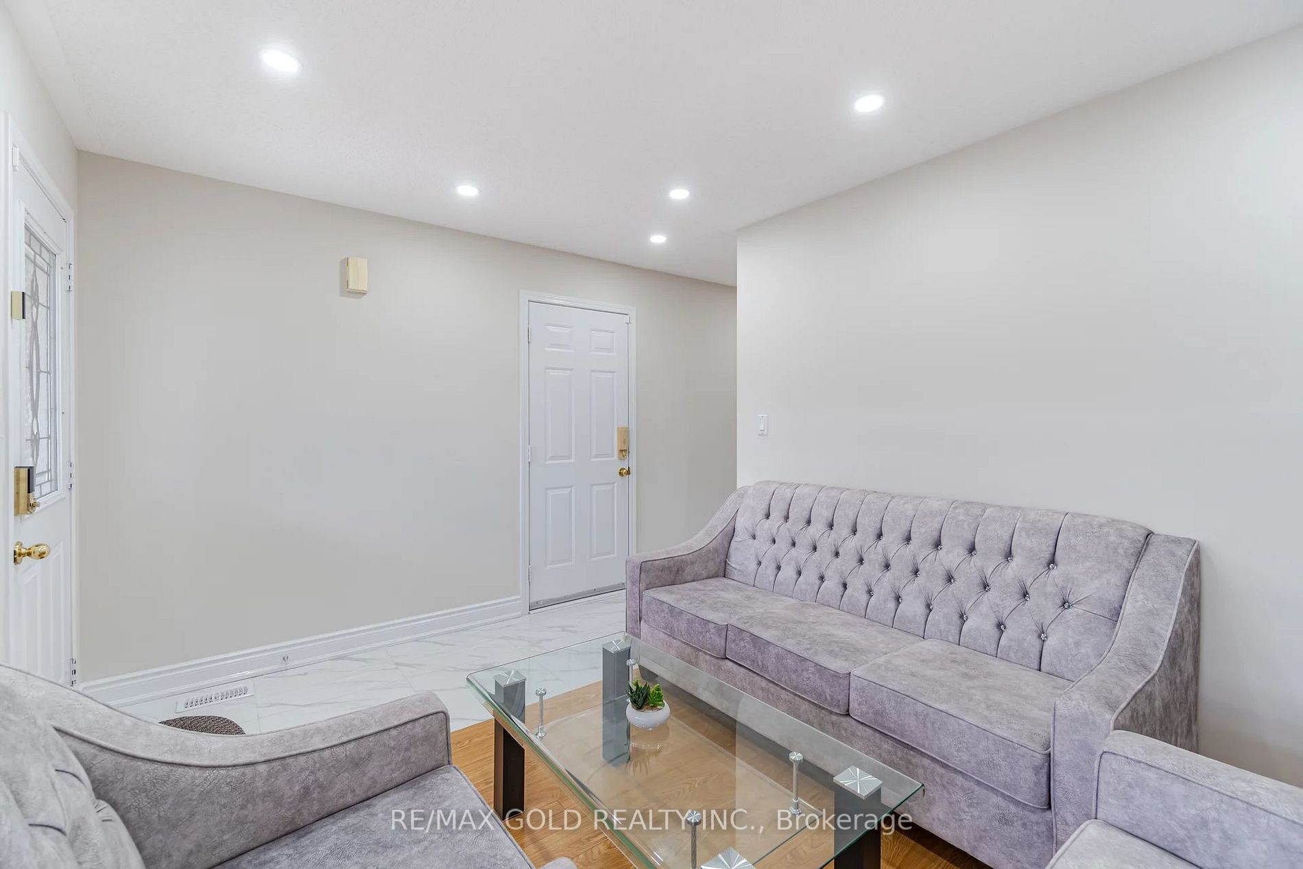 8 Jessop Drive