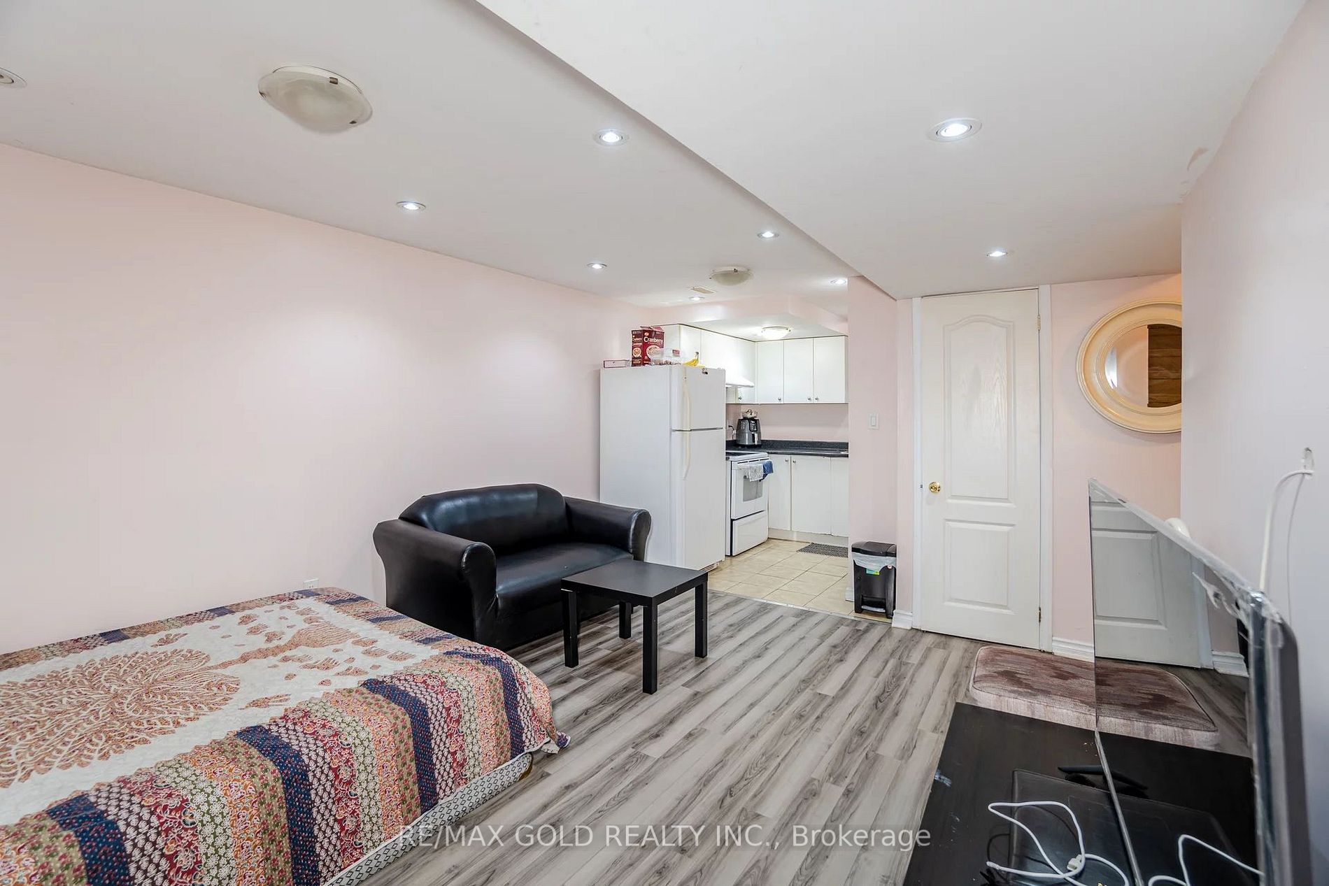 8 Jessop Drive