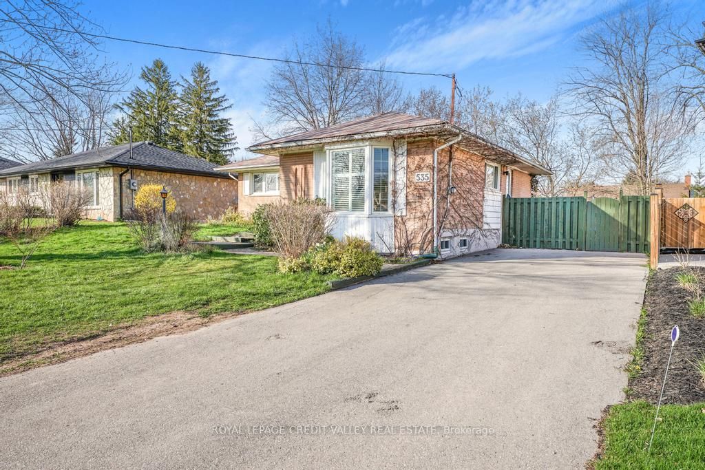 535 Taplow Cres W