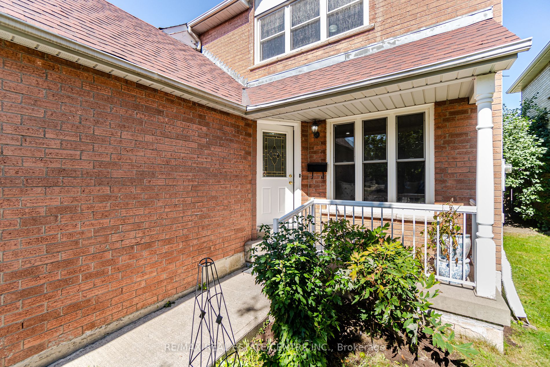 13 Nuffield St
