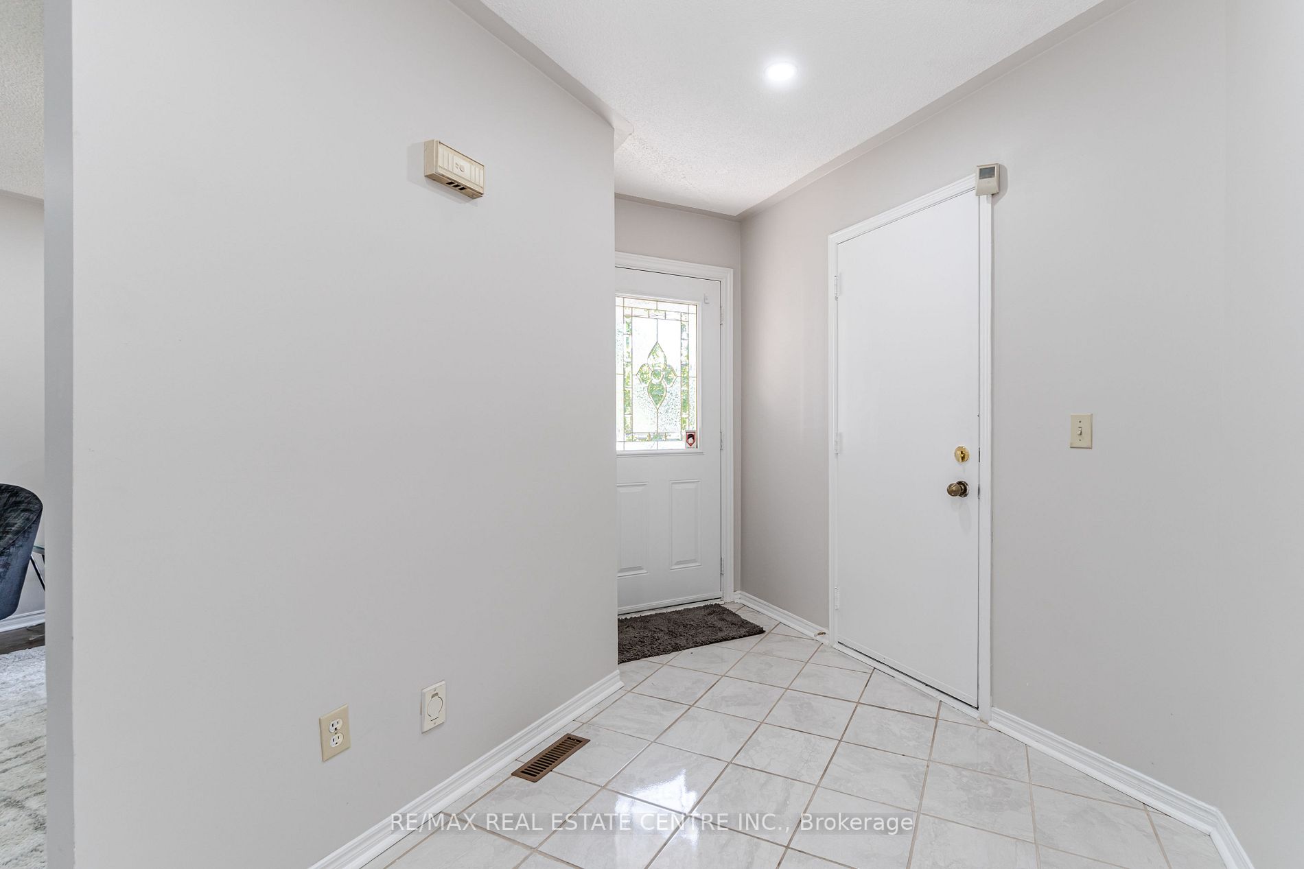 13 Nuffield St
