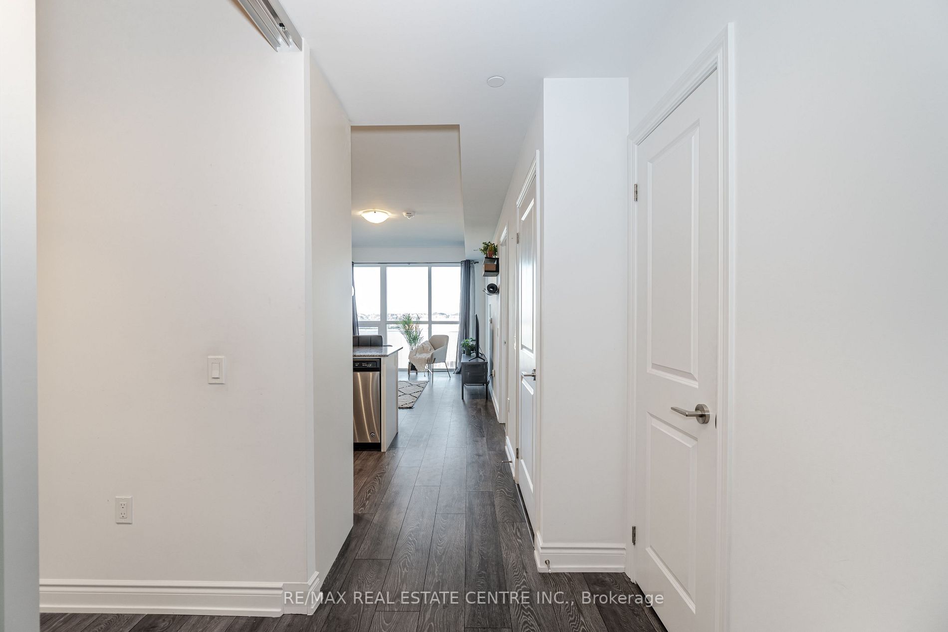 1050 Main St E, #517