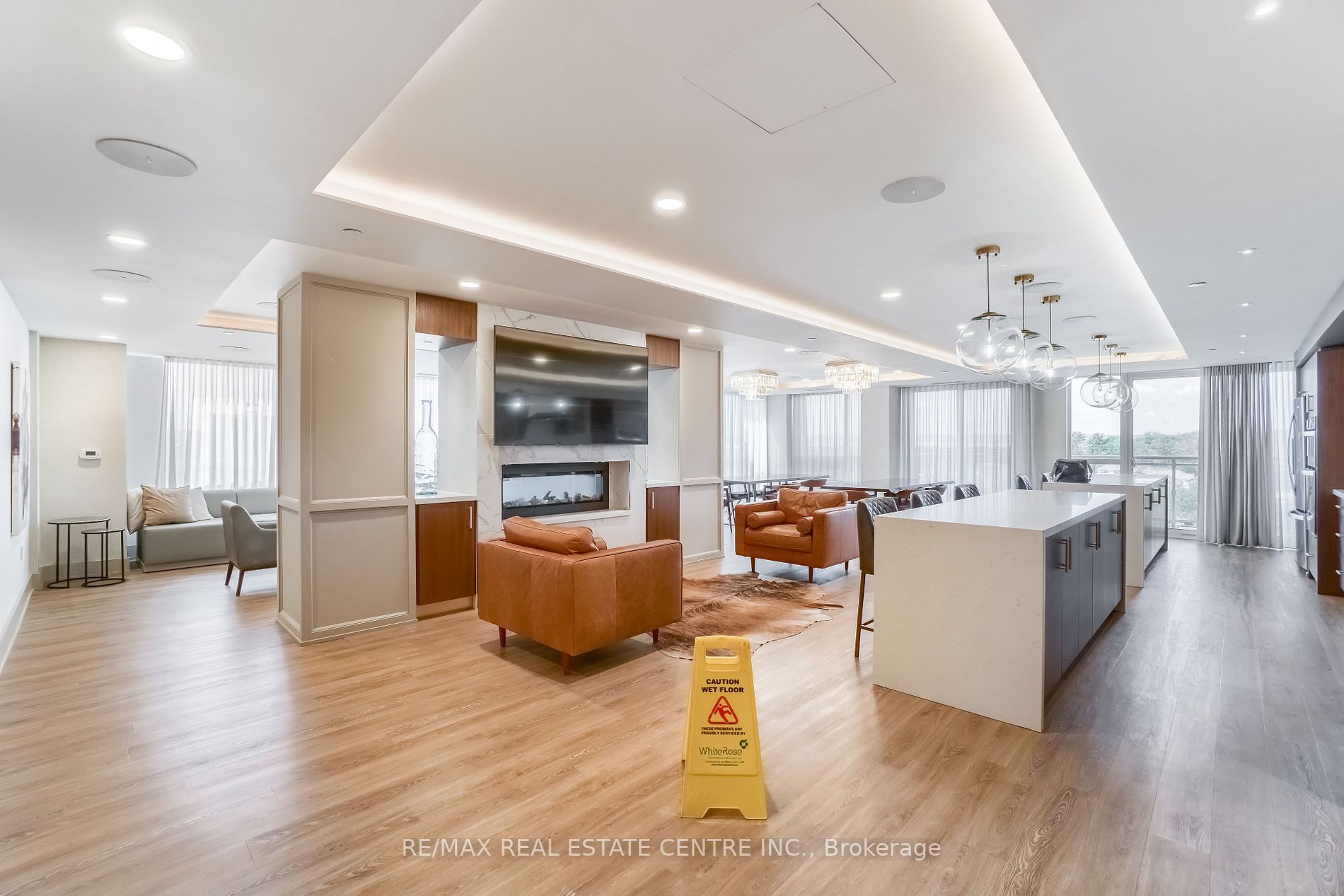 1050 Main St E, #517