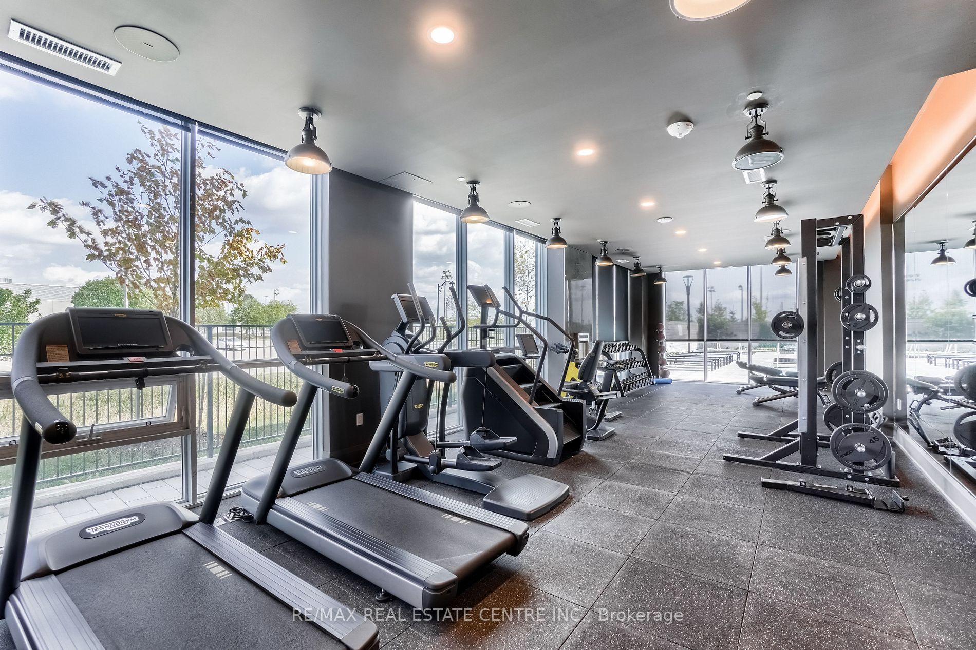 1050 Main St E, #517