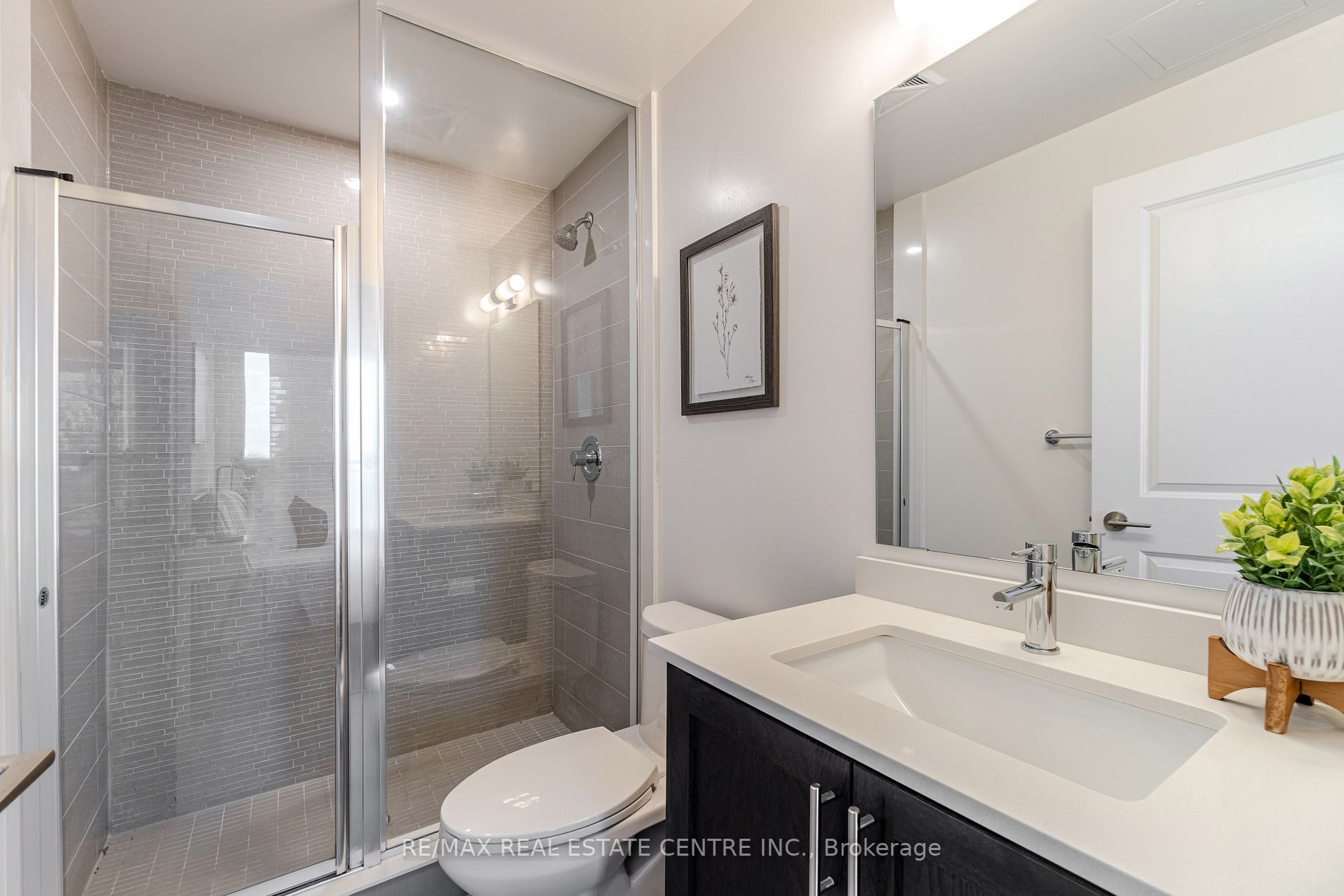 1050 Main St E, #517