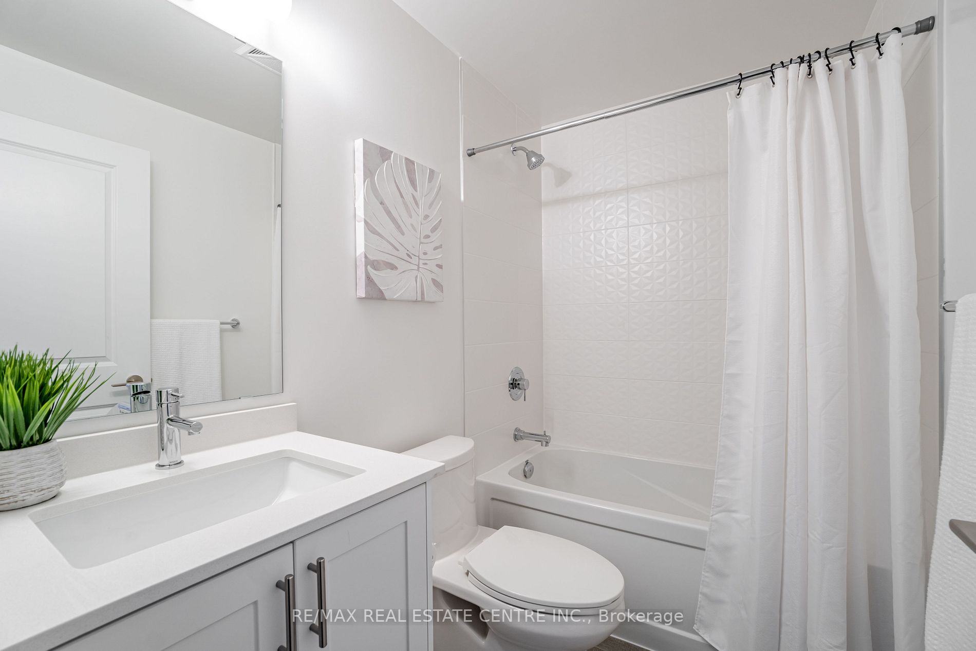 1050 Main St E, #517