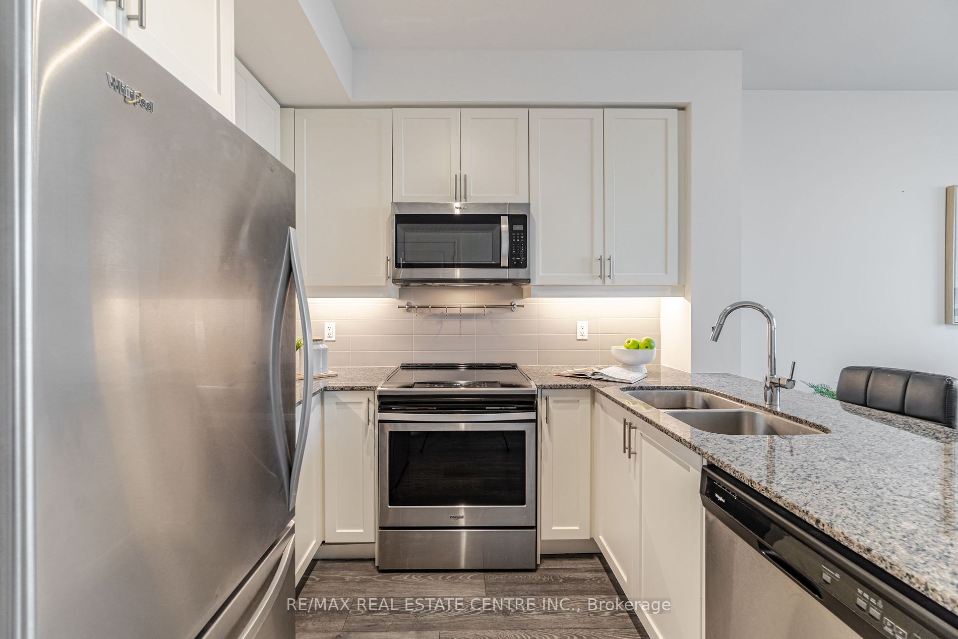 1050 Main St E, #517