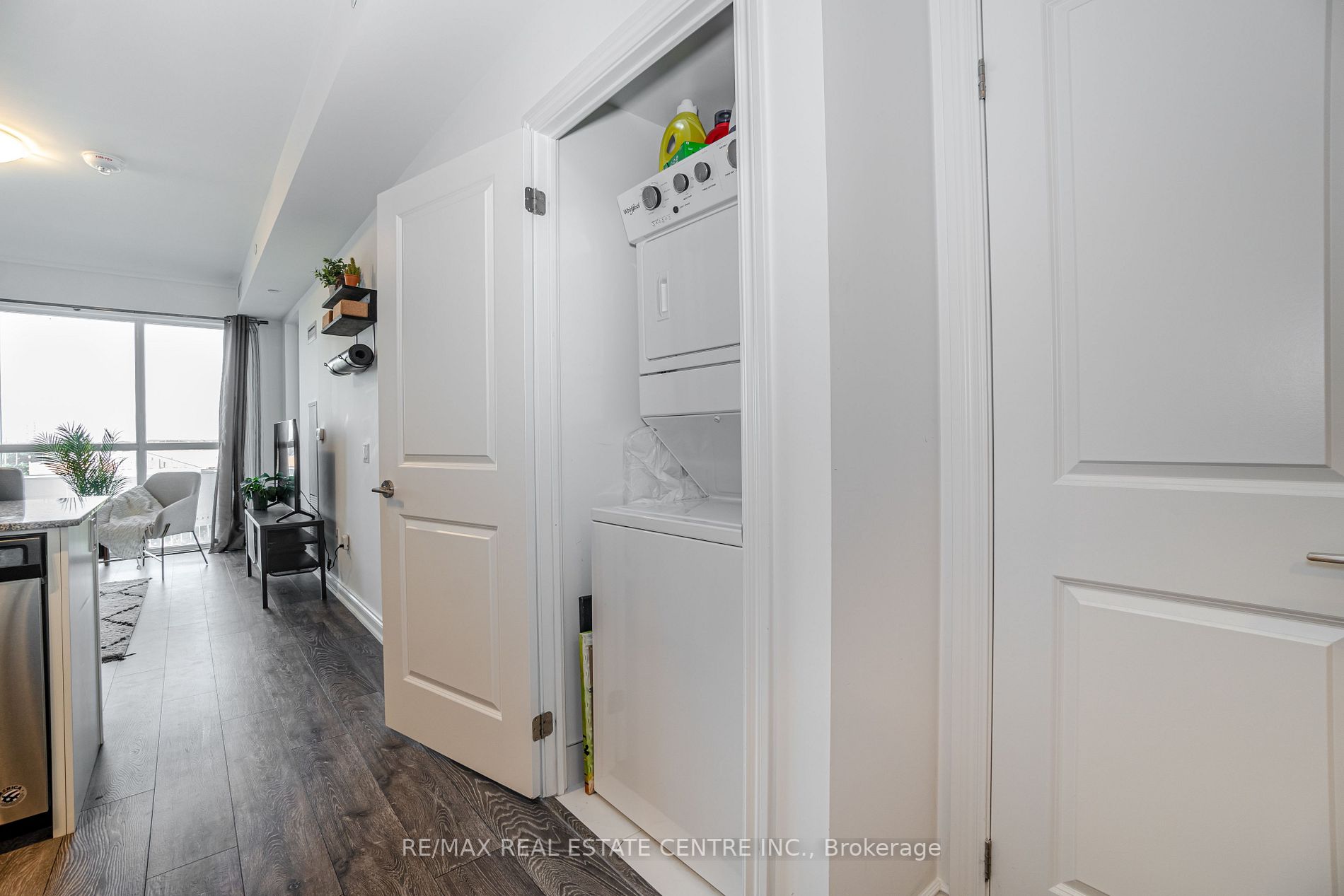 1050 Main St E, #517