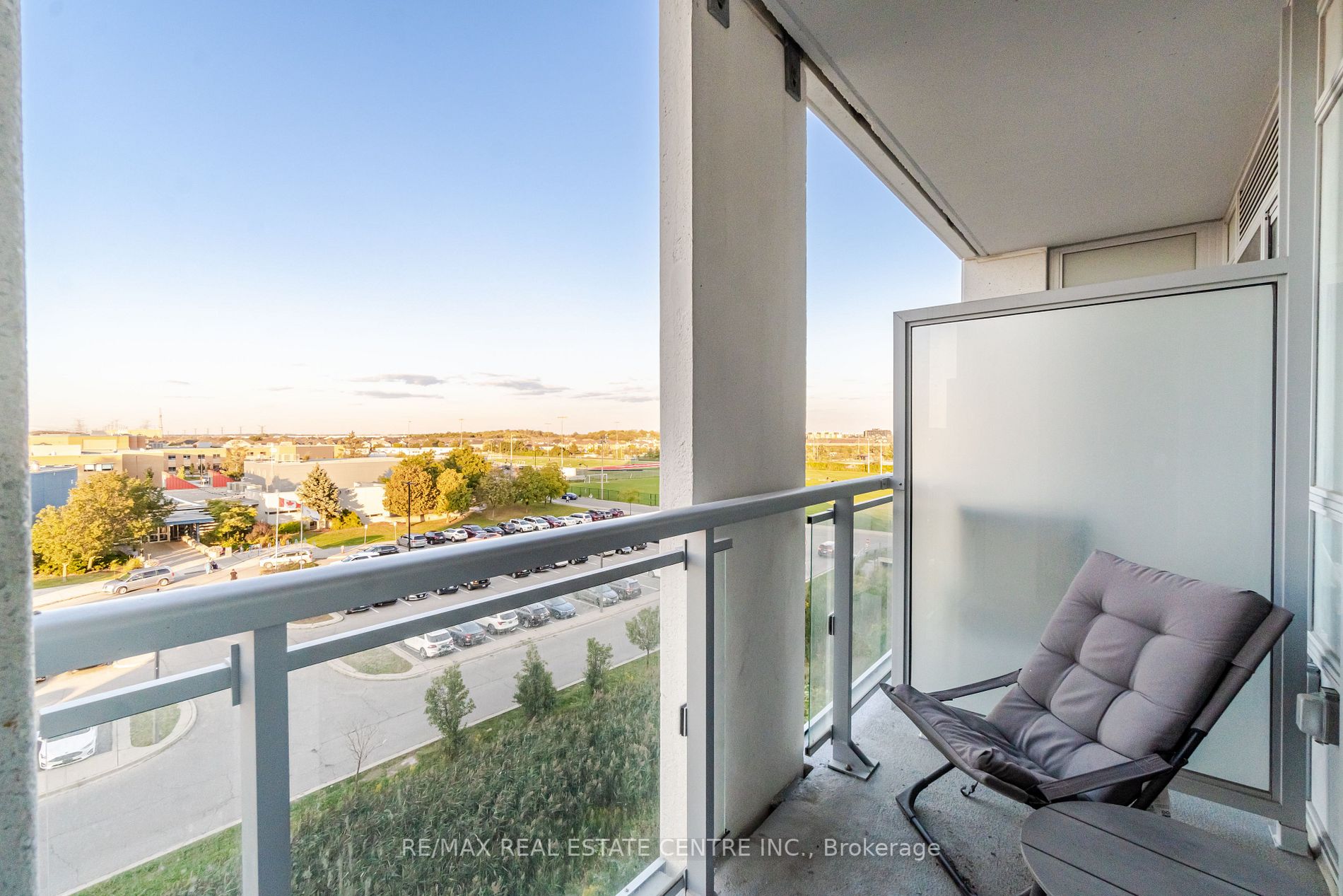 1050 Main St E, #517