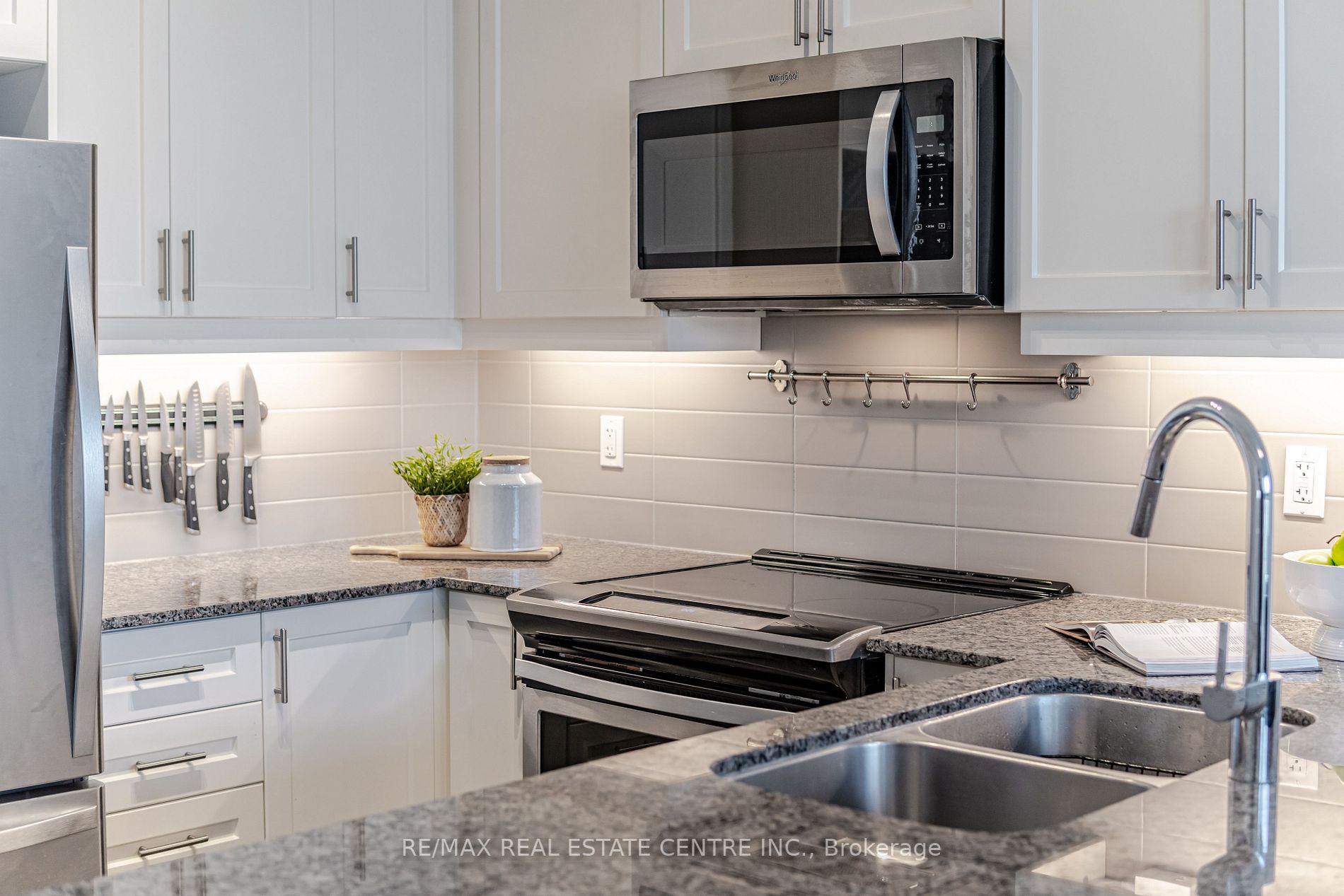 1050 Main St E, #517