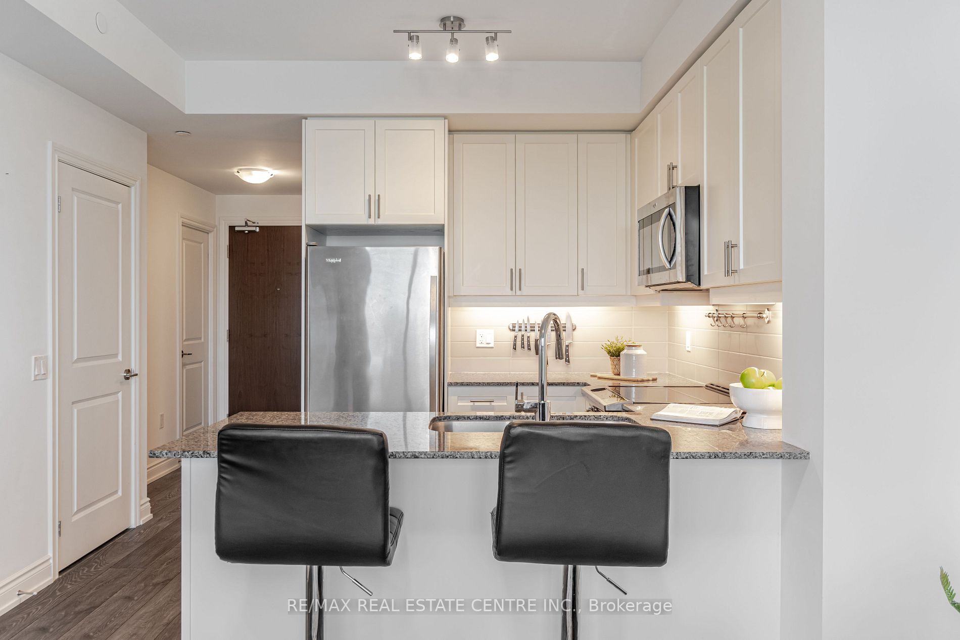 1050 Main St E, #517