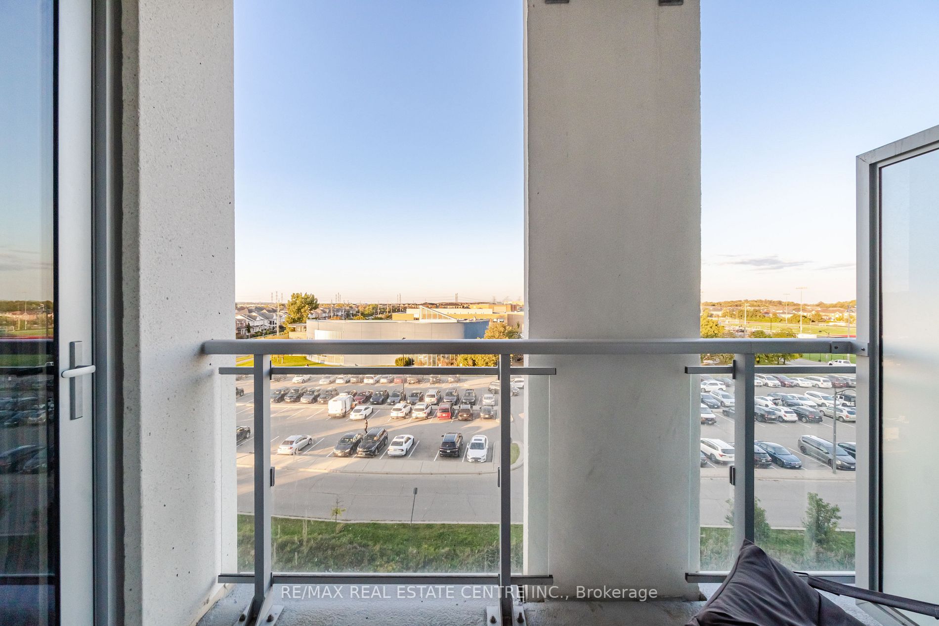 1050 Main St E, #517