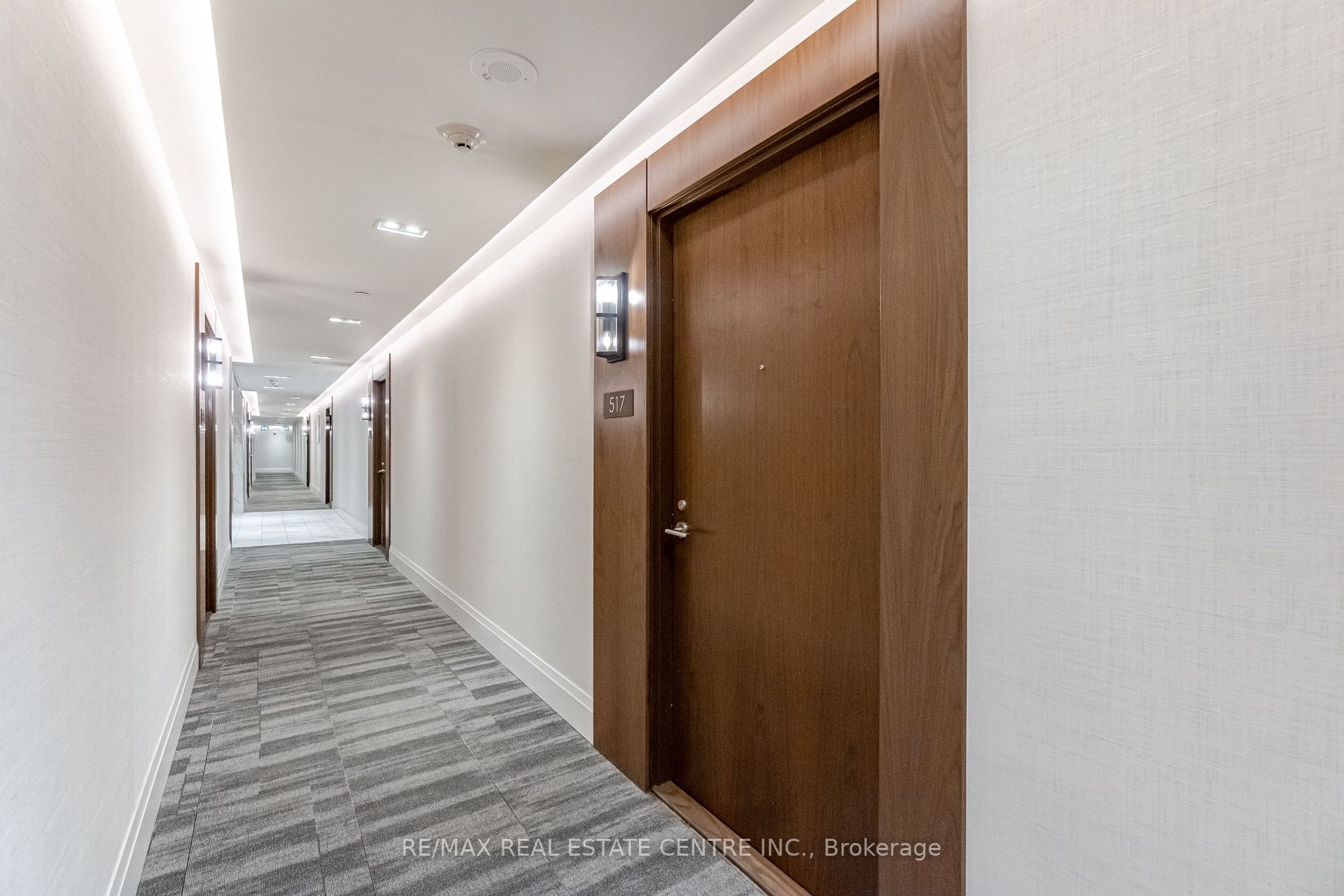 1050 Main St E, #517