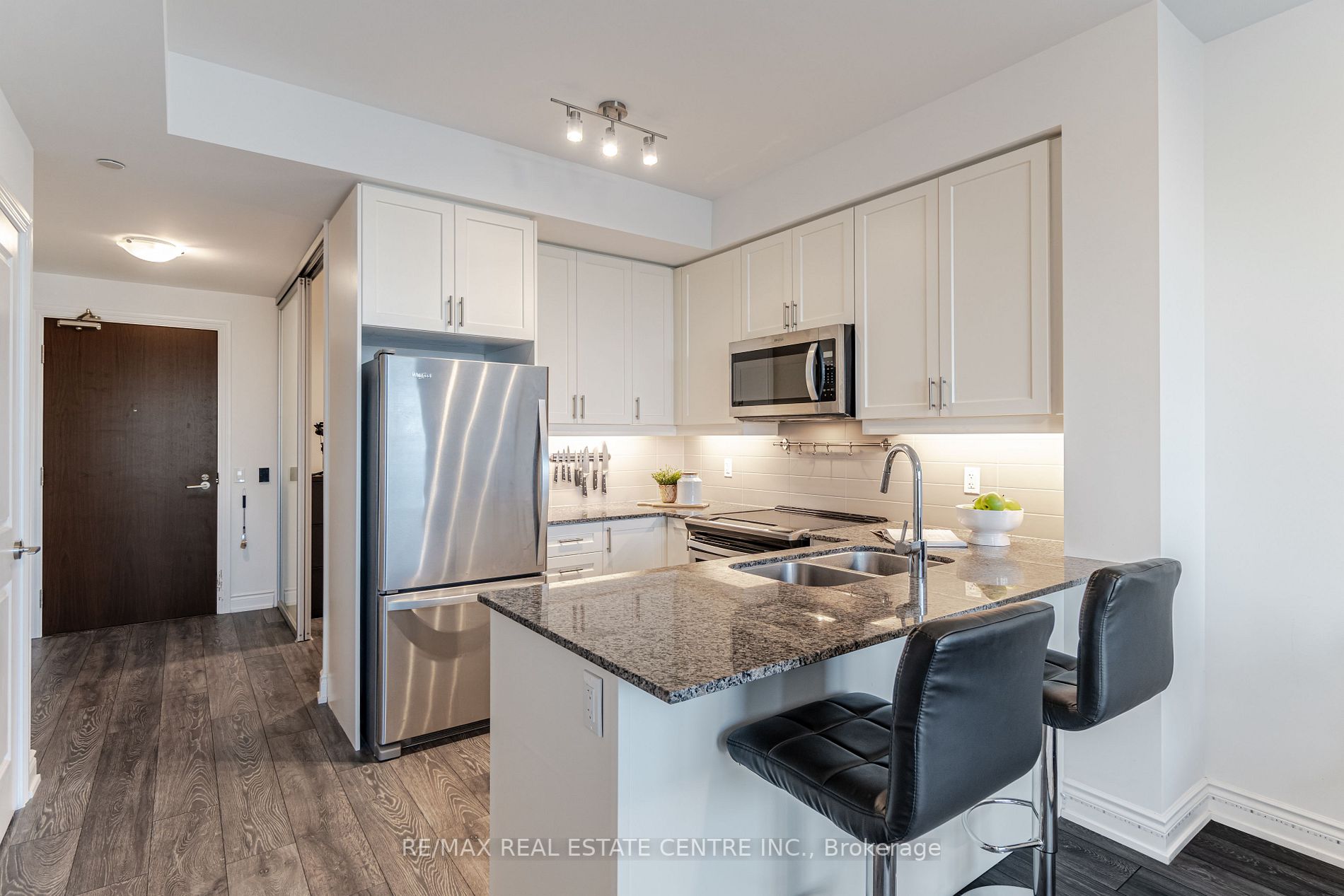 1050 Main St E, #517
