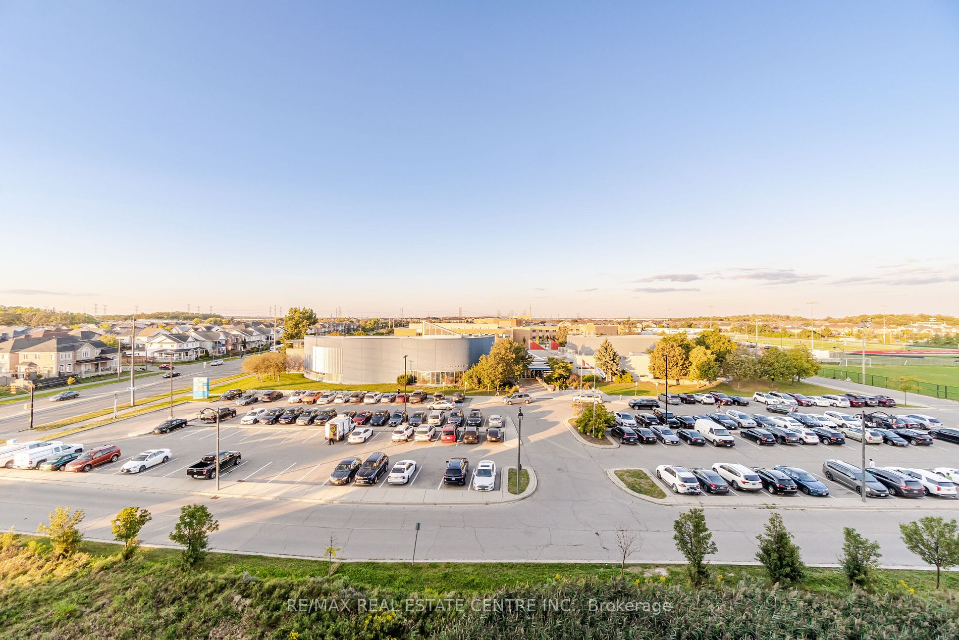 1050 Main St E, #517