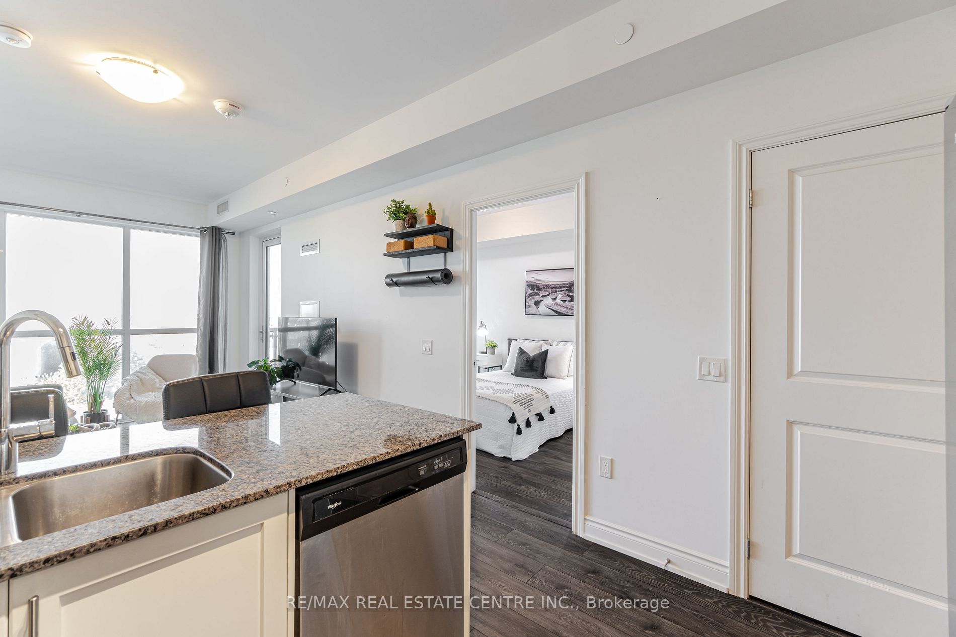 1050 Main St E, #517