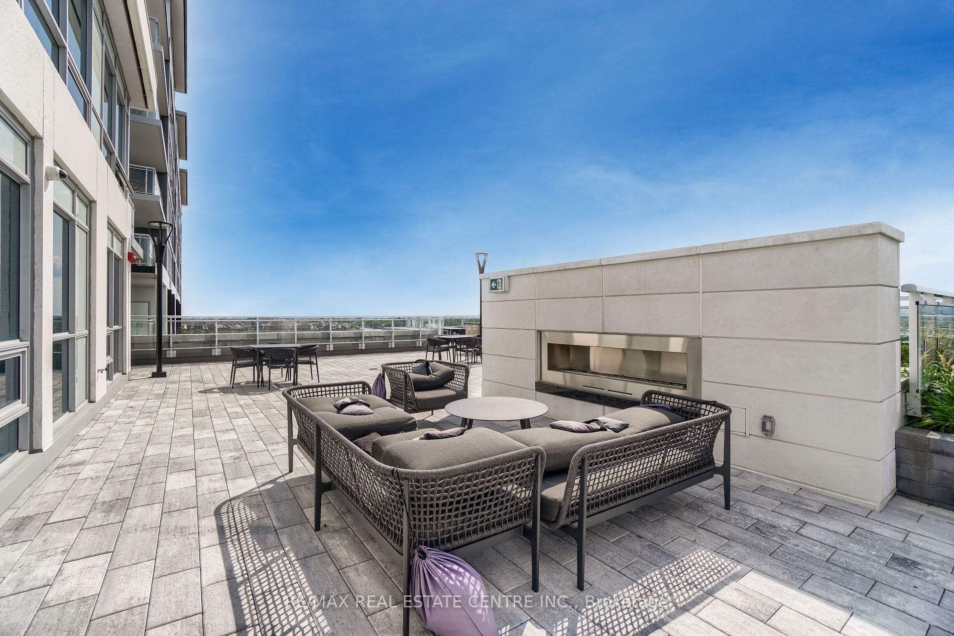 1050 Main St E, #517
