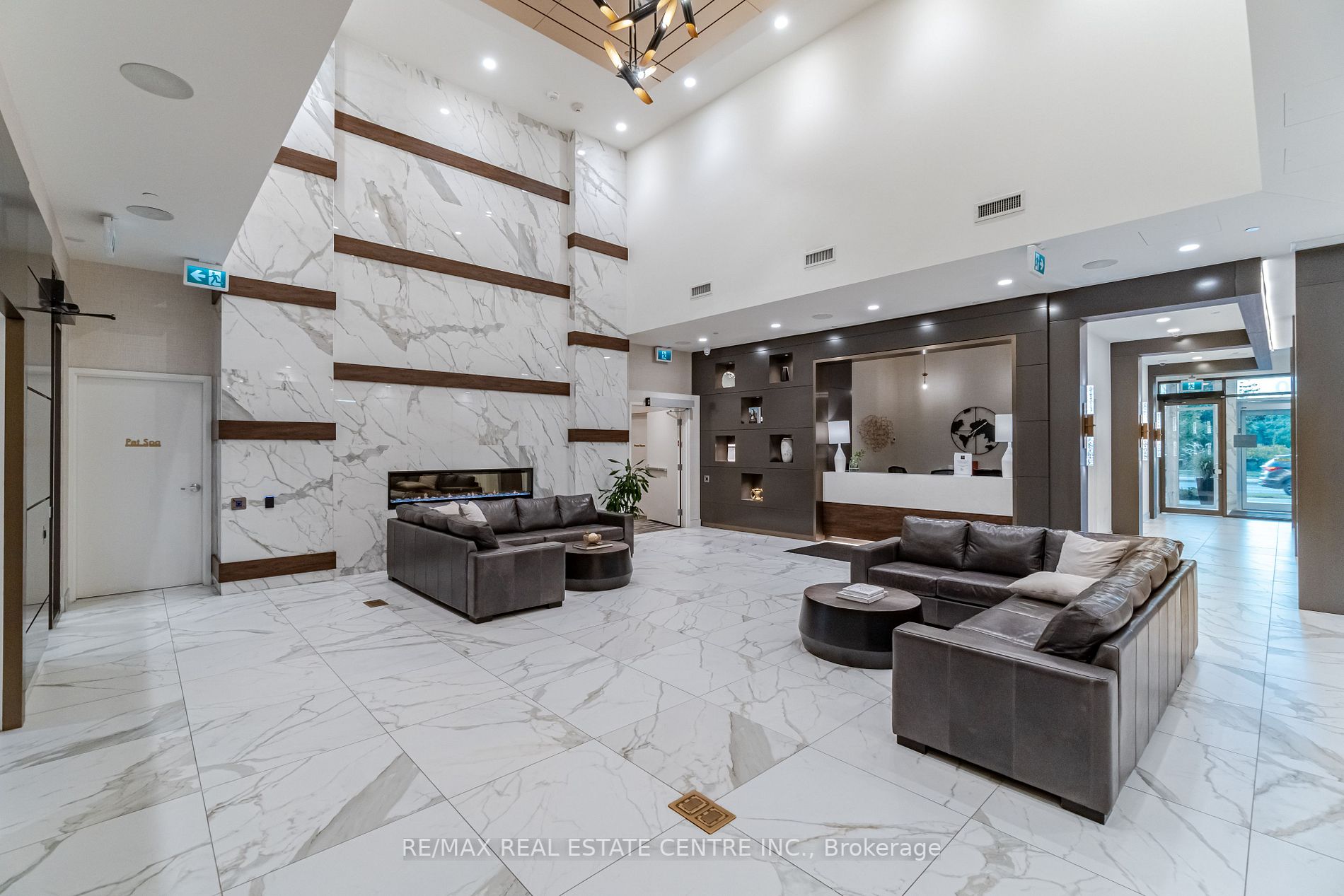 1050 Main St E, #517