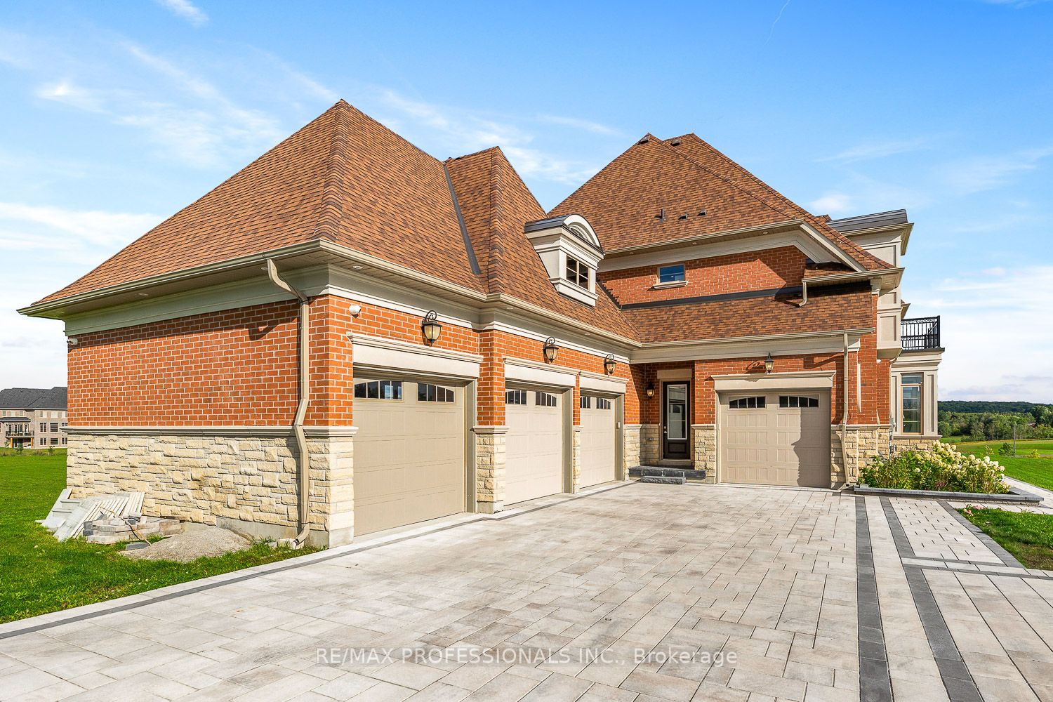 35 Amos Dr