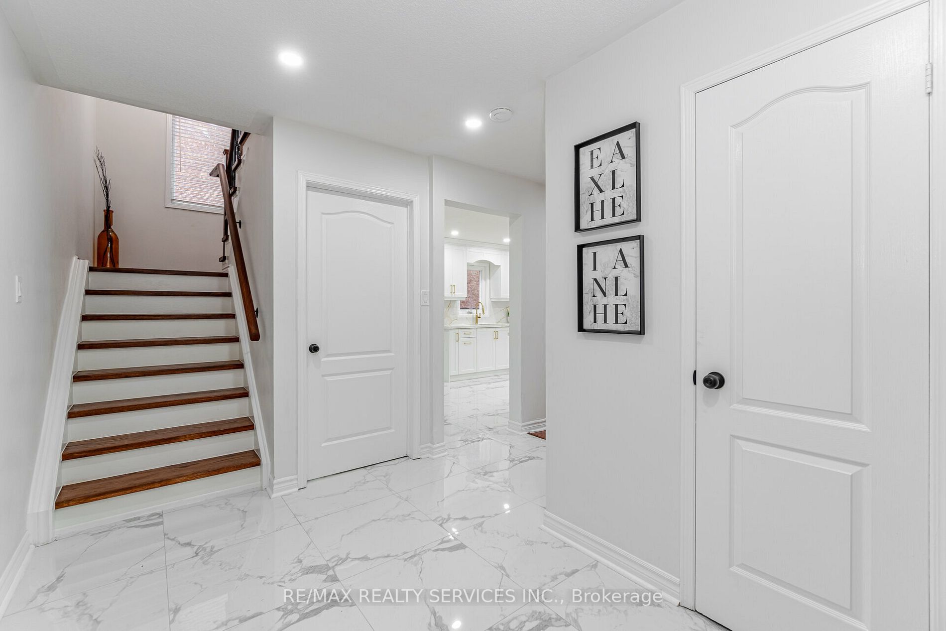 4 Treepark St