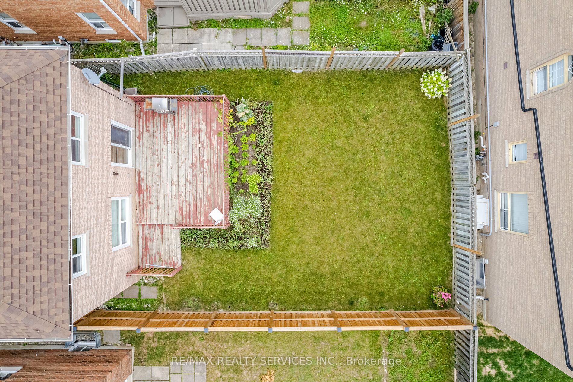 4 Treepark St