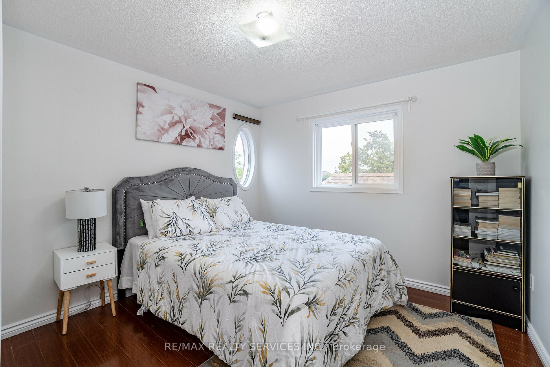 4 Treepark St