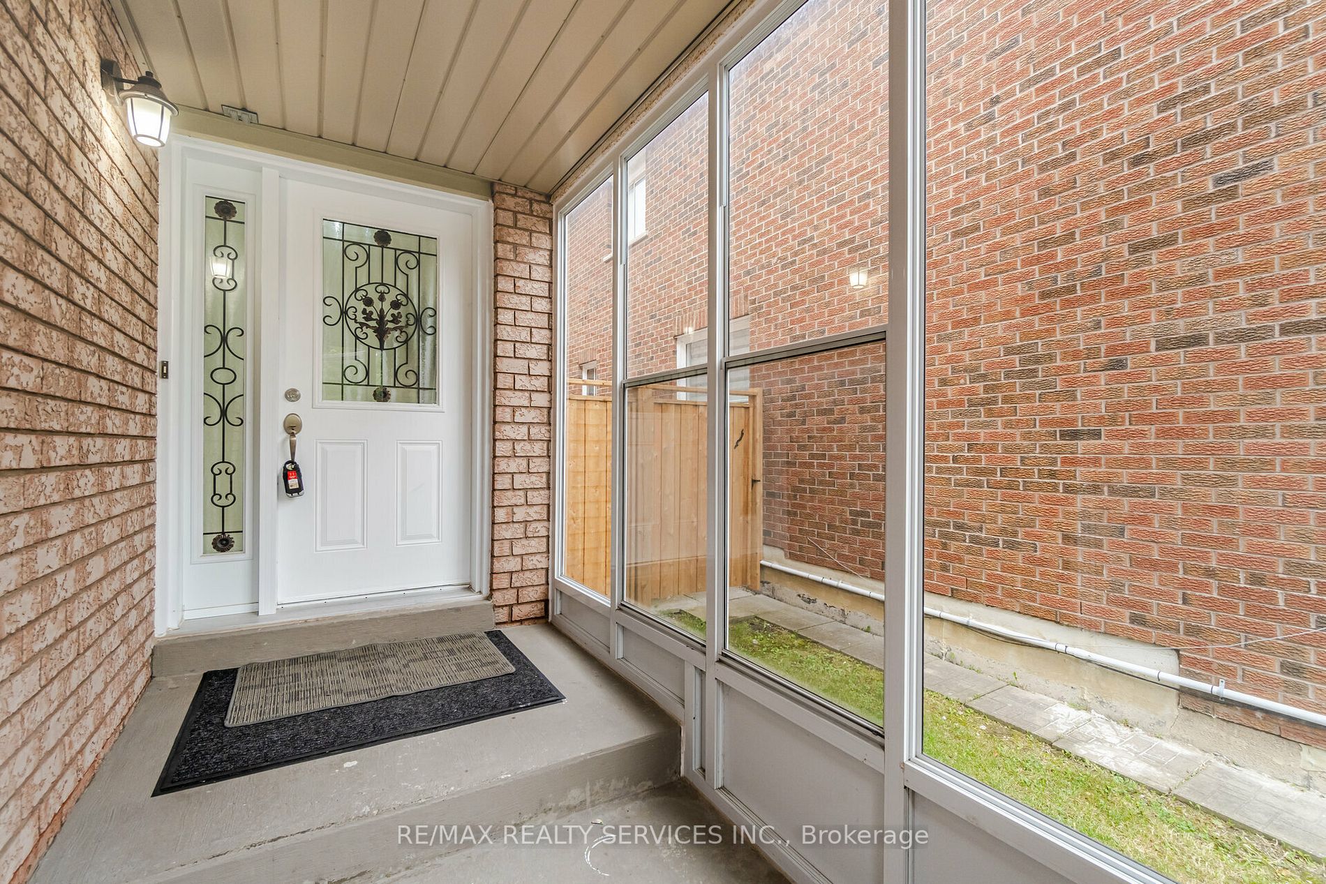 4 Treepark St