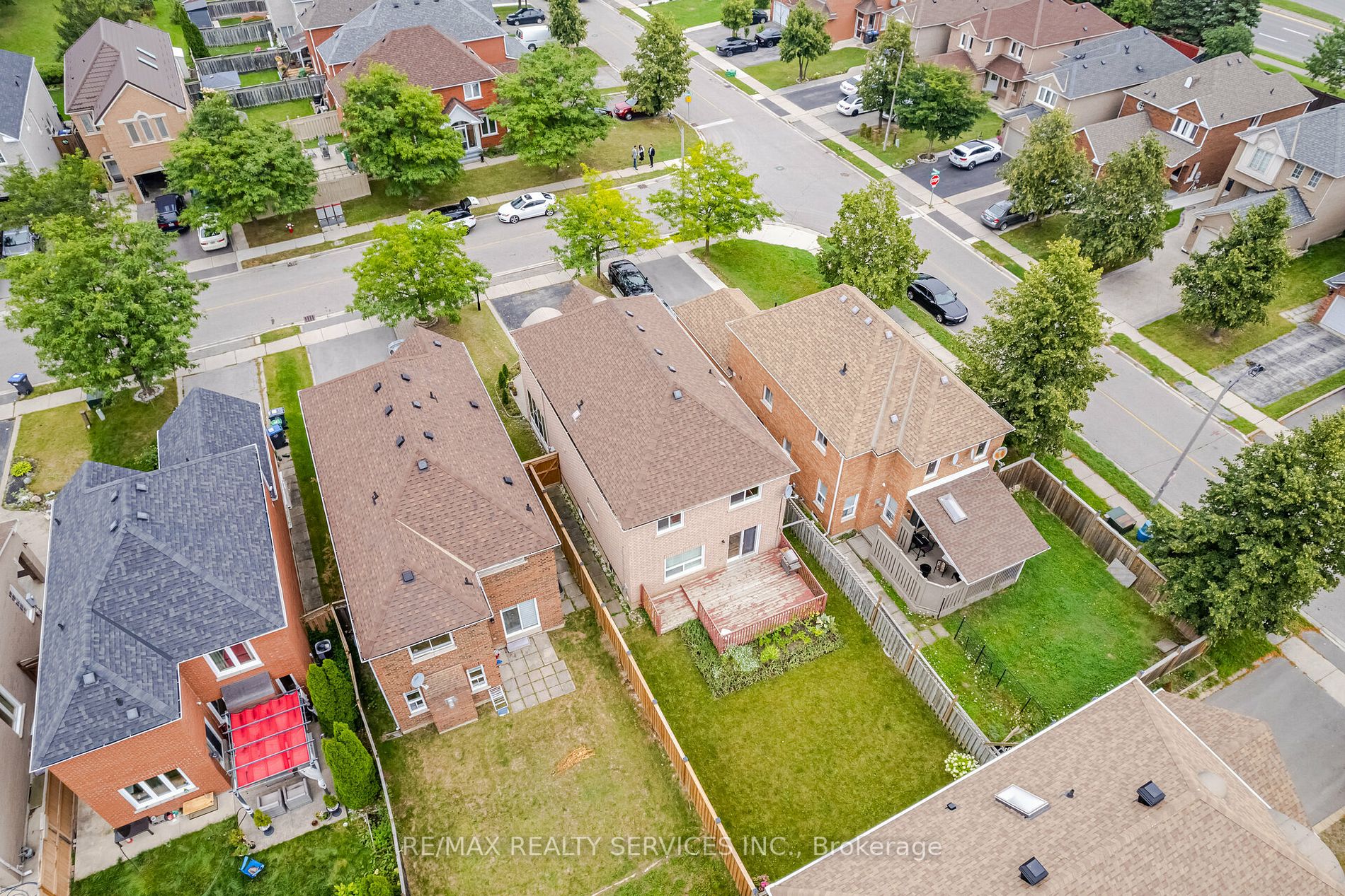 4 Treepark St