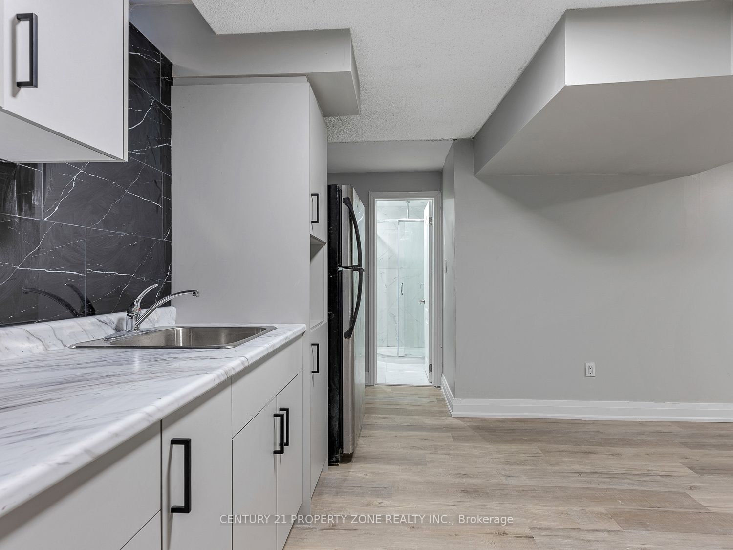 34 Roehampton Crescent