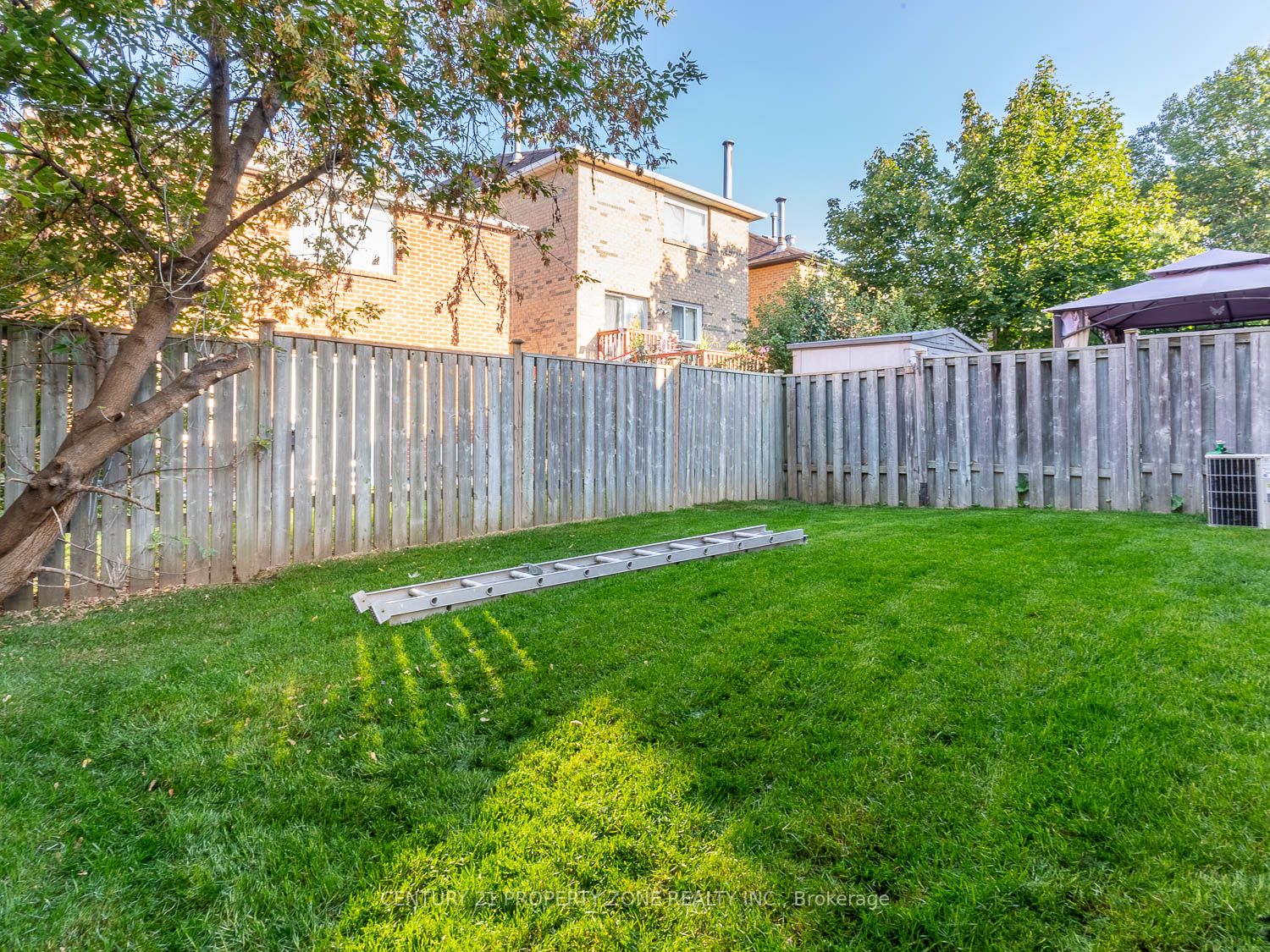 34 Roehampton Crescent