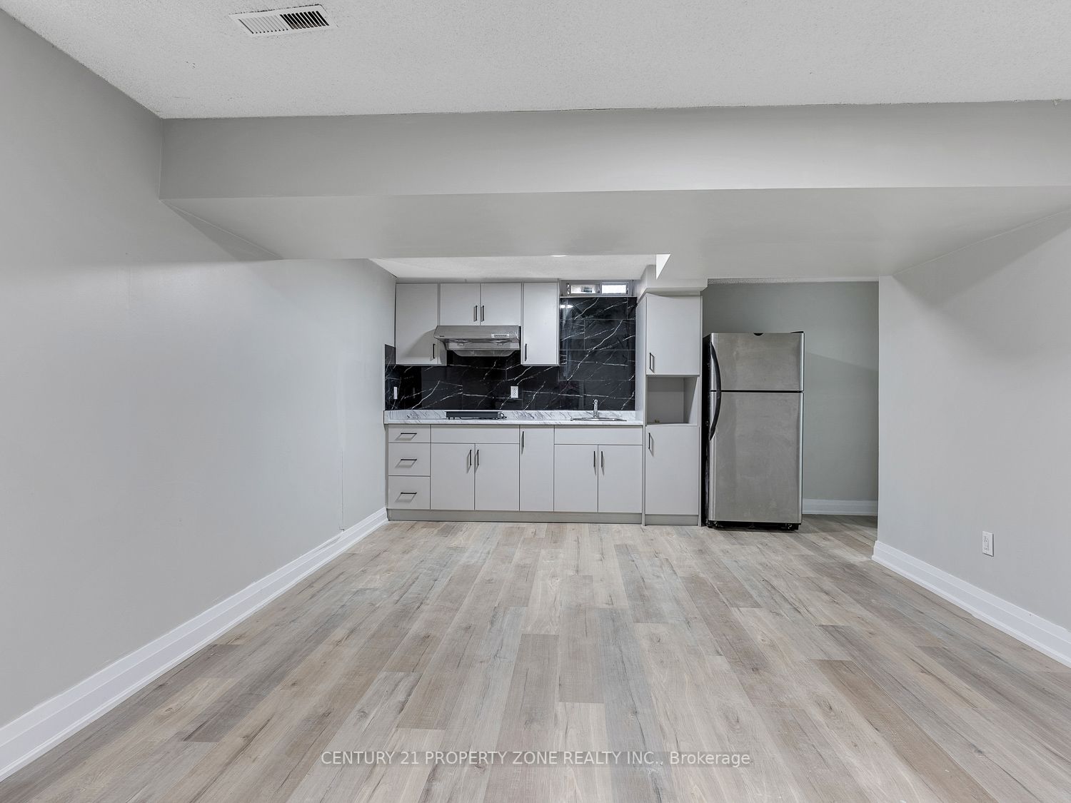 34 Roehampton Crescent