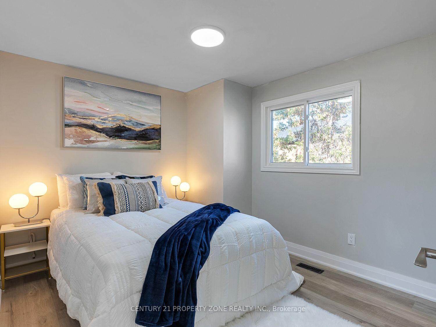 34 Roehampton Crescent