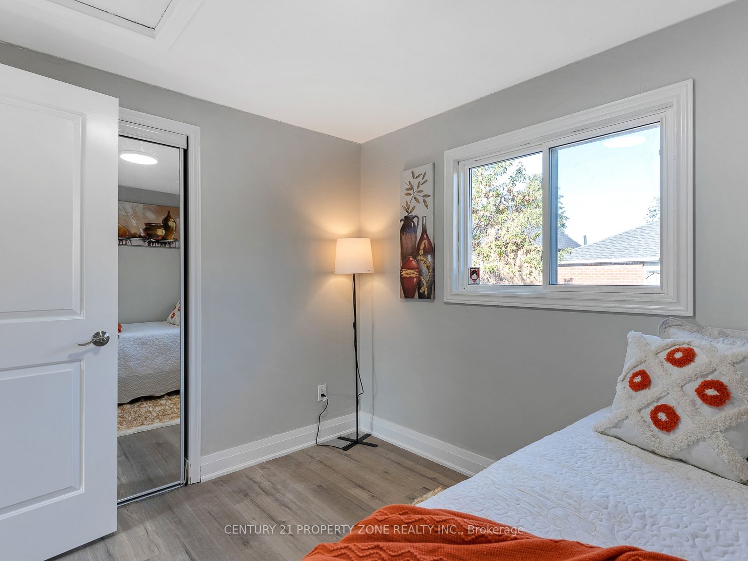 34 Roehampton Crescent