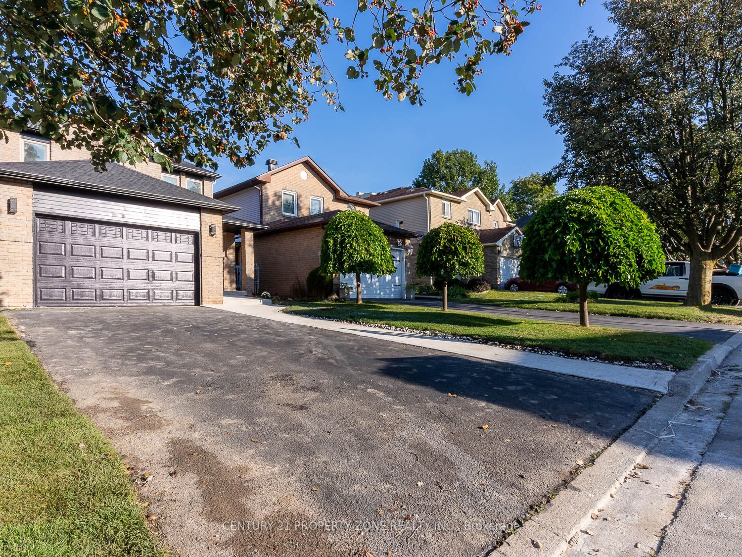34 Roehampton Cres
