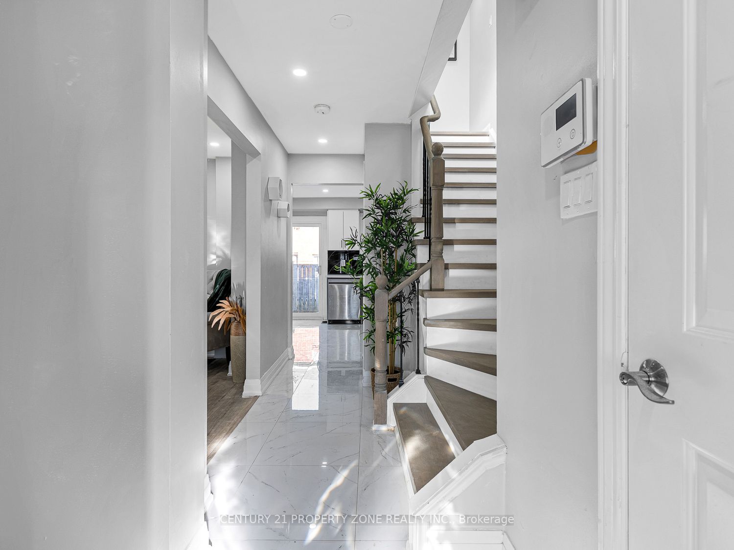 34 Roehampton Crescent
