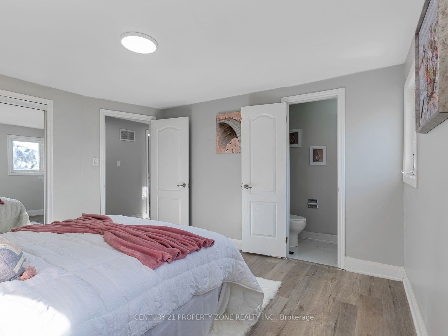 34 Roehampton Crescent
