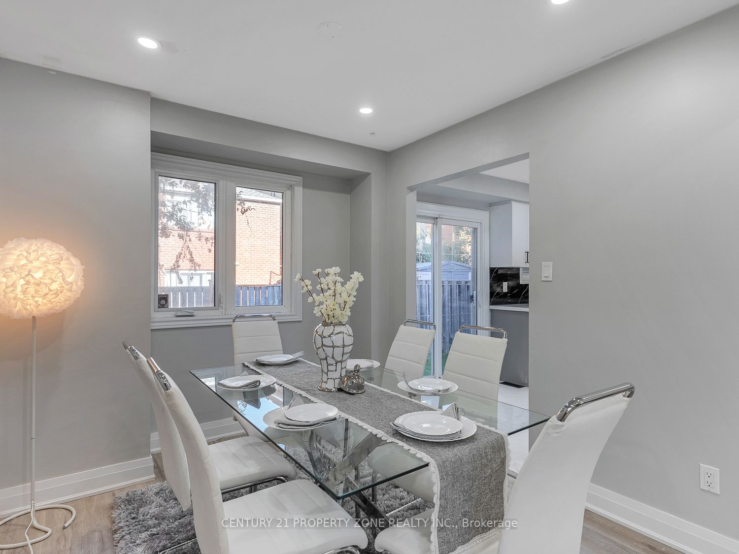34 Roehampton Crescent
