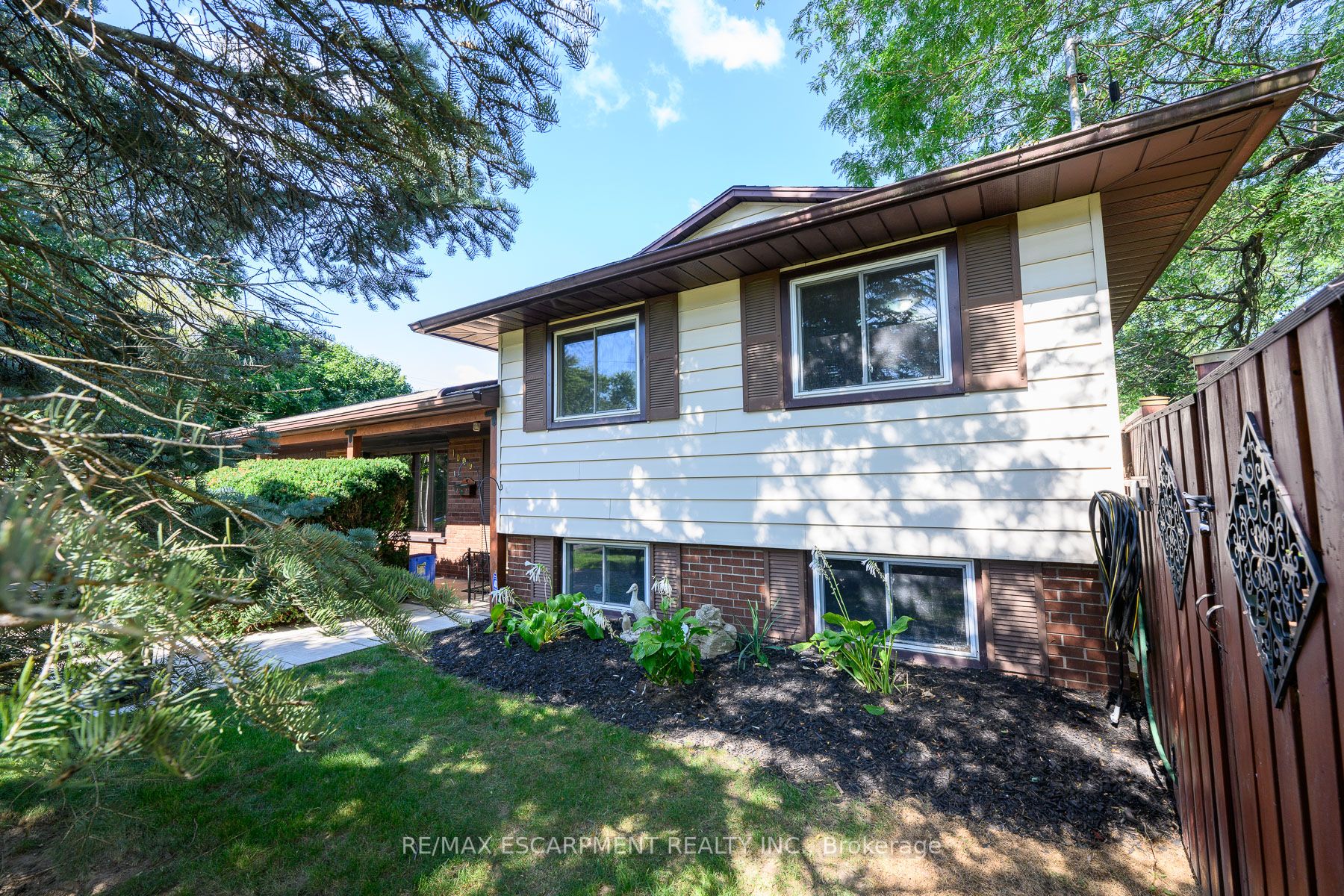 1009 Marley Cres