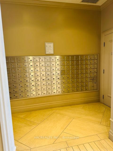 38 Fontenay Crt S, #301