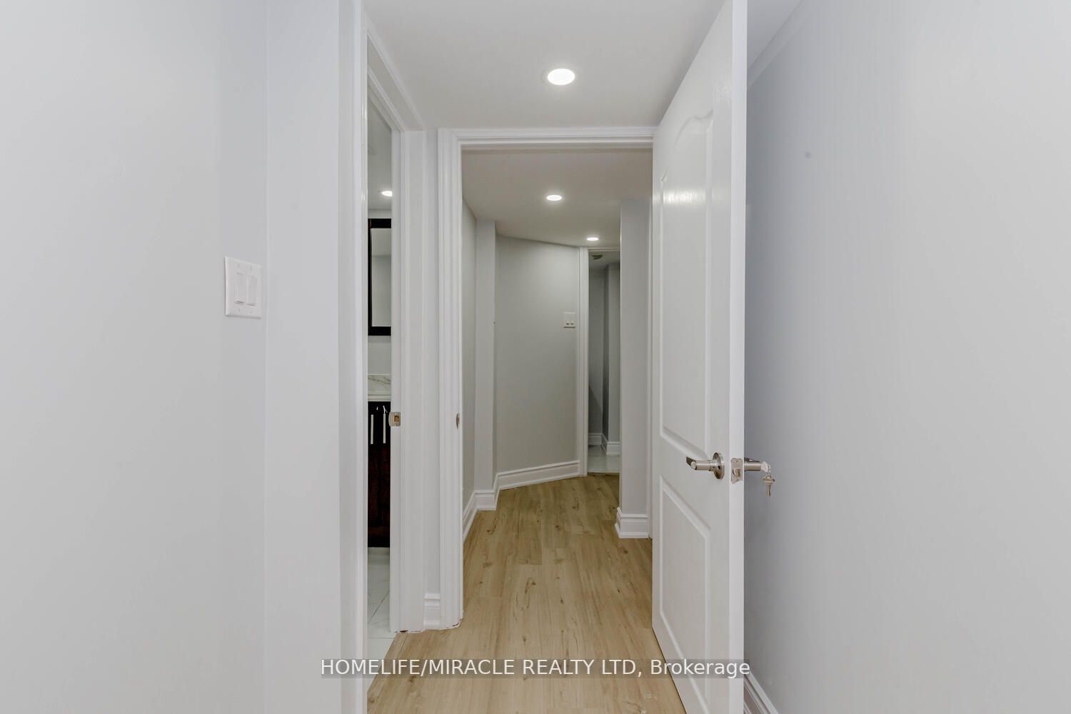 44 Leatherhead Crt, #Lower