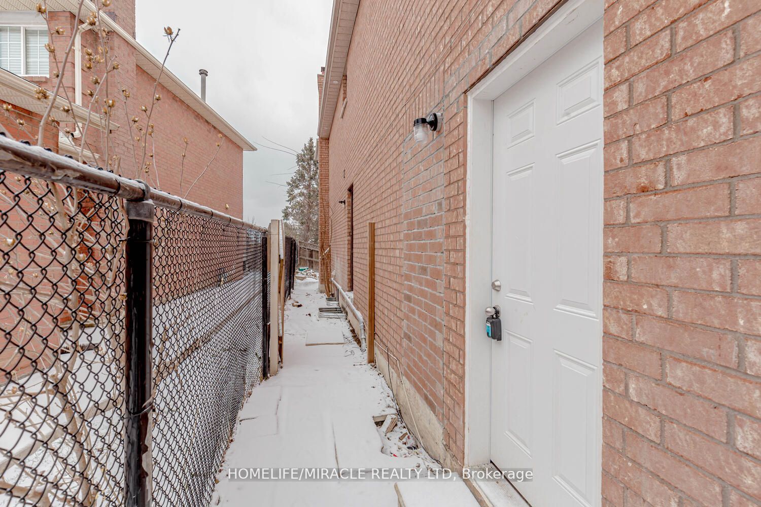 44 Leatherhead Crt, #Lower