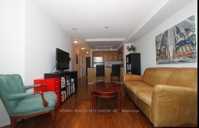 9 George St, #907