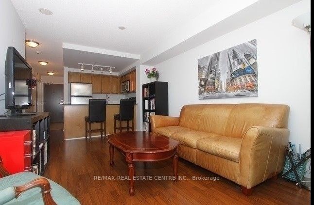 9 George St, #907