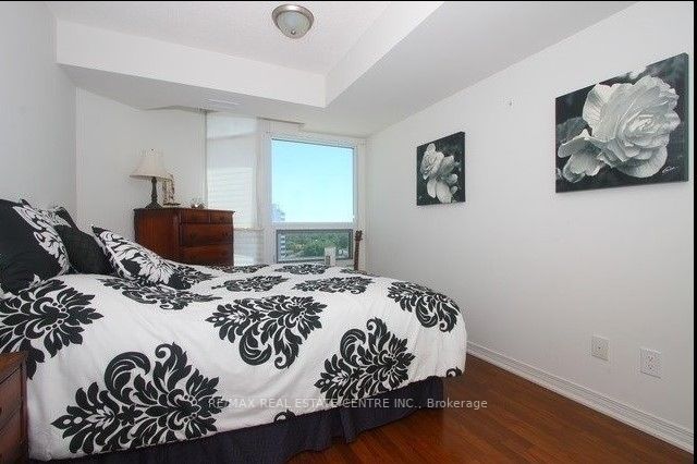 9 George St, #907