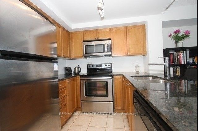 9 George St, #907