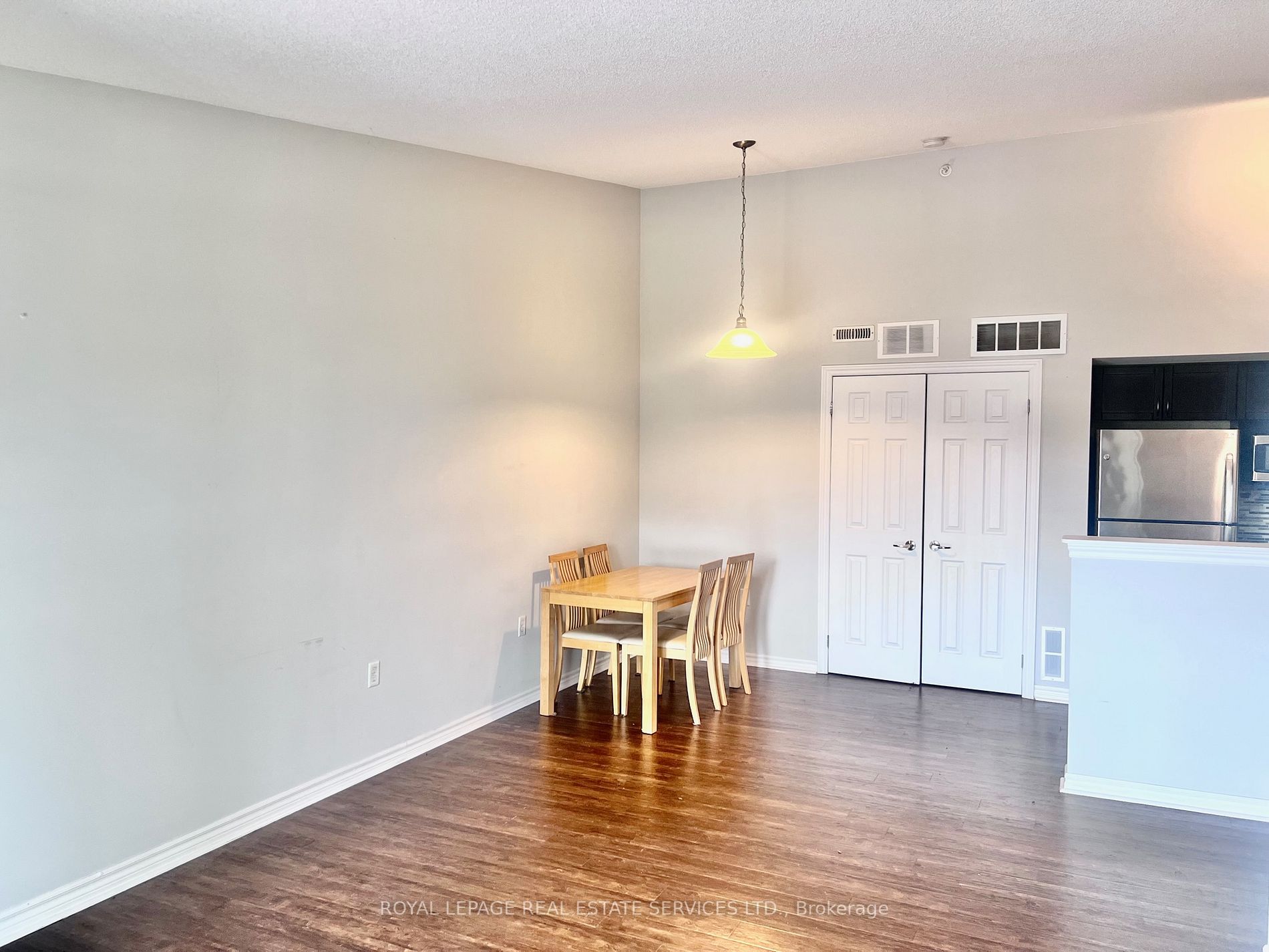 1360 Main St E, #404