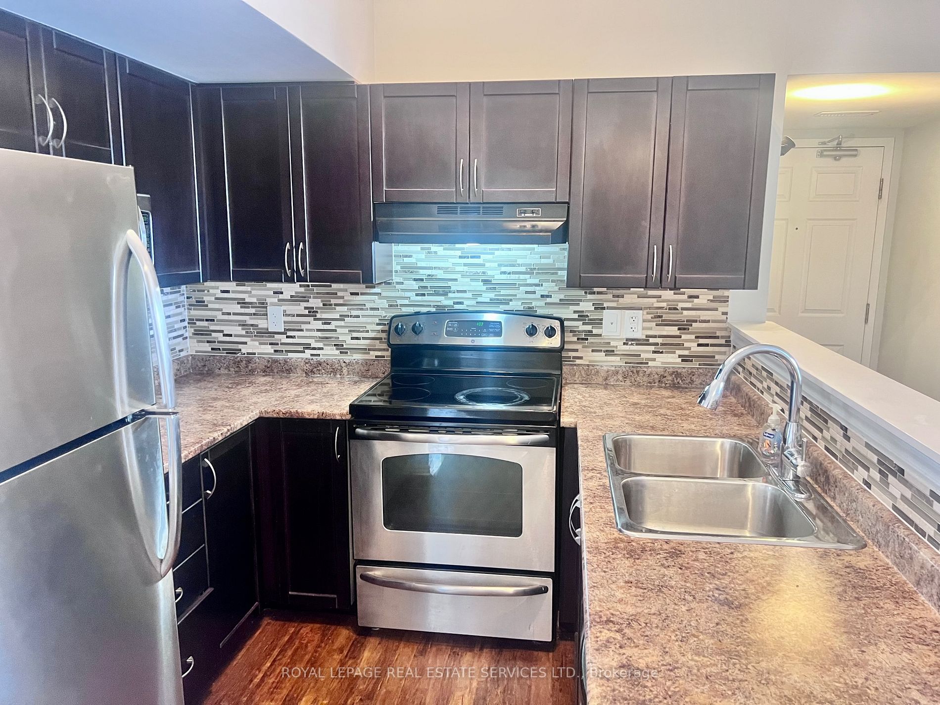 1360 Main St E, #404